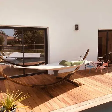 Maison Familiale Et Spacieuse Avec Piscine *