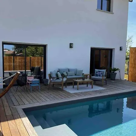 Maison Familiale Et Spacieuse Avec Piscine Ferienhaus