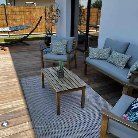 Nyaraló Maison Familiale Et Spacieuse Avec Piscine