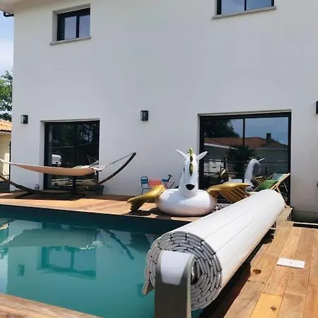 Maison Familiale Et Spacieuse Avec Piscine